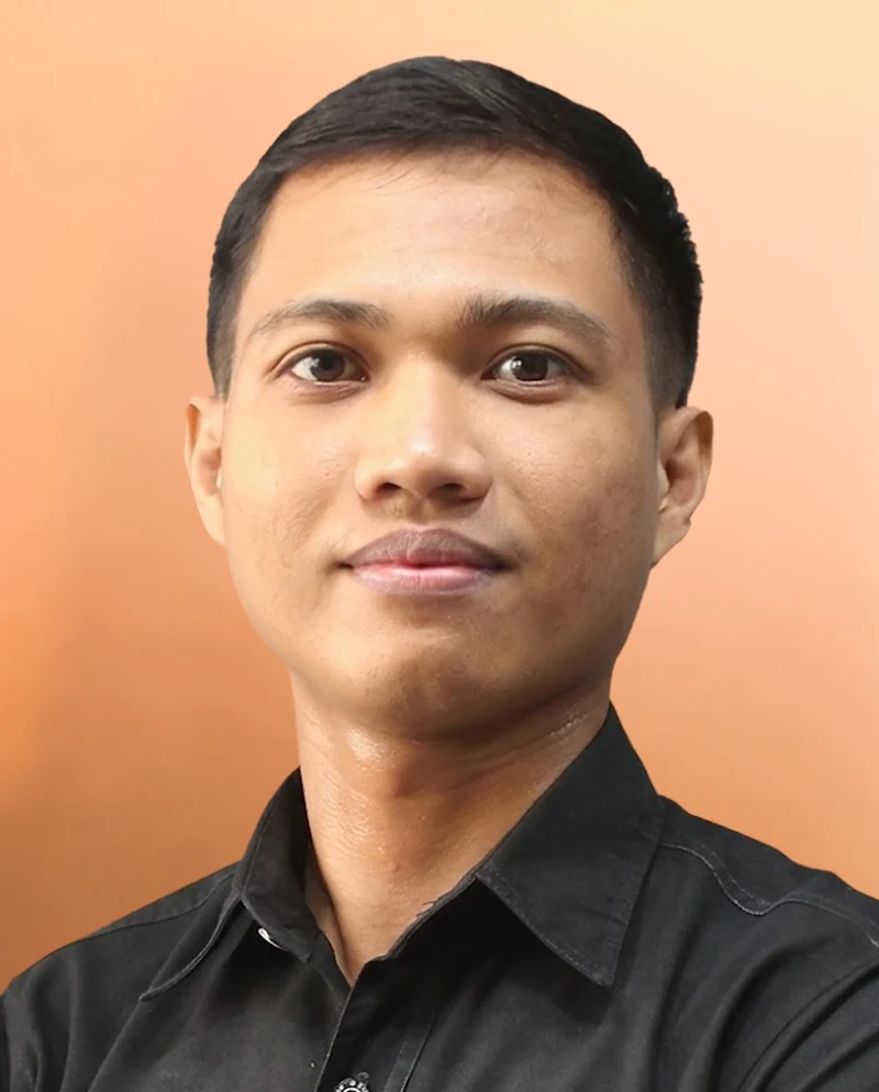 Mucharom Rusdiana — Corporate Account Manager di Vido Garment