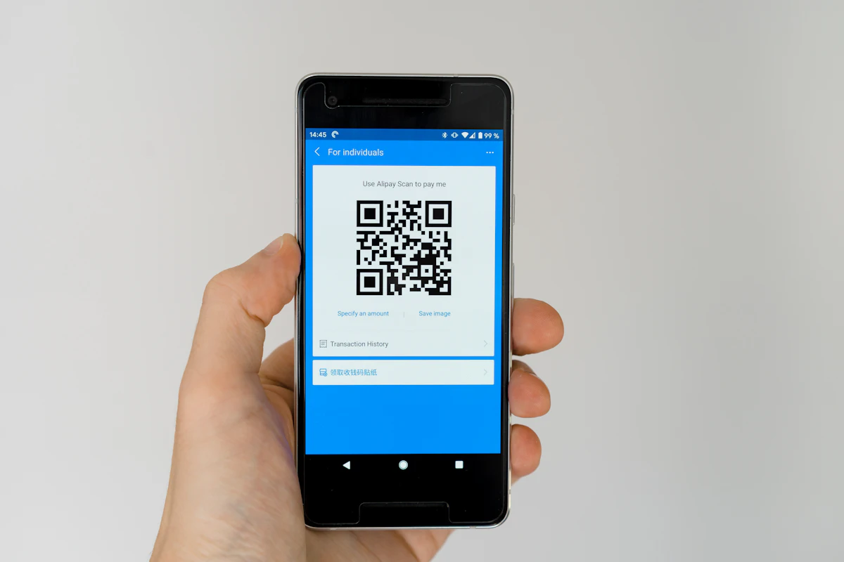 Layar ponsel menampilkan kode QR pembayaran